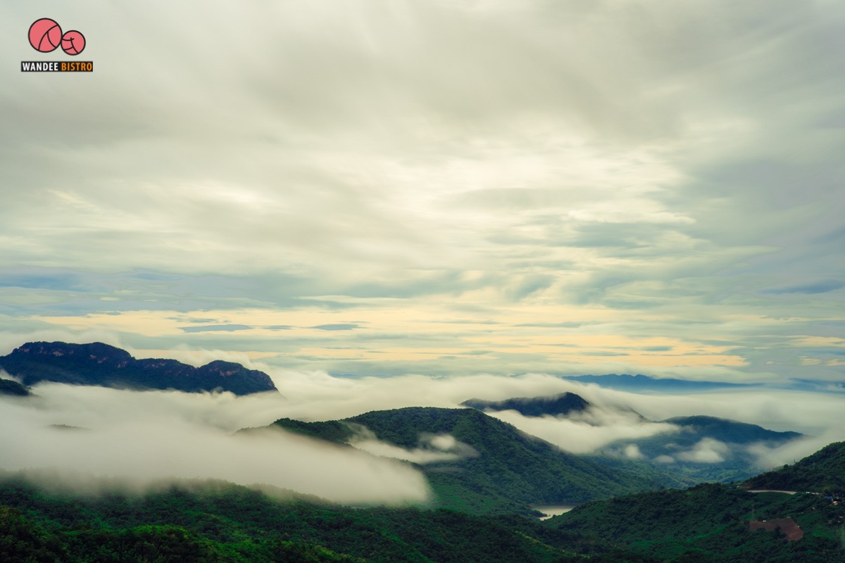 วัดพระธาตุผาซ่อนแก้ว เพชรบูรณ์ ช่วงหน้าฝน หมอกสวย สดชื่นชุ่มฉ่ำ บรรยากาศดี 