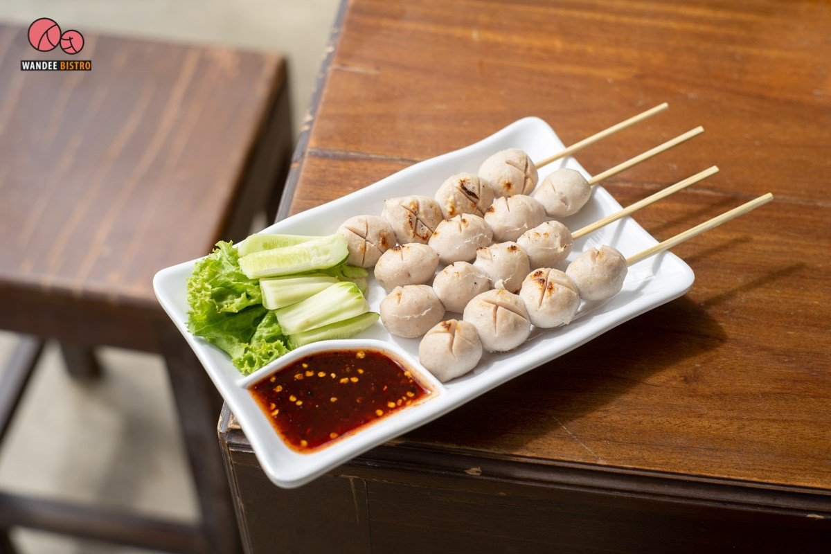 ร้านก๋วยเตี๋ยวไก่มะระบ้านฉัน สไตล์มินิมอล บรรยากาศเหมือนคาเฟ่ เก๋ปังนั่งชิลๆ ได้