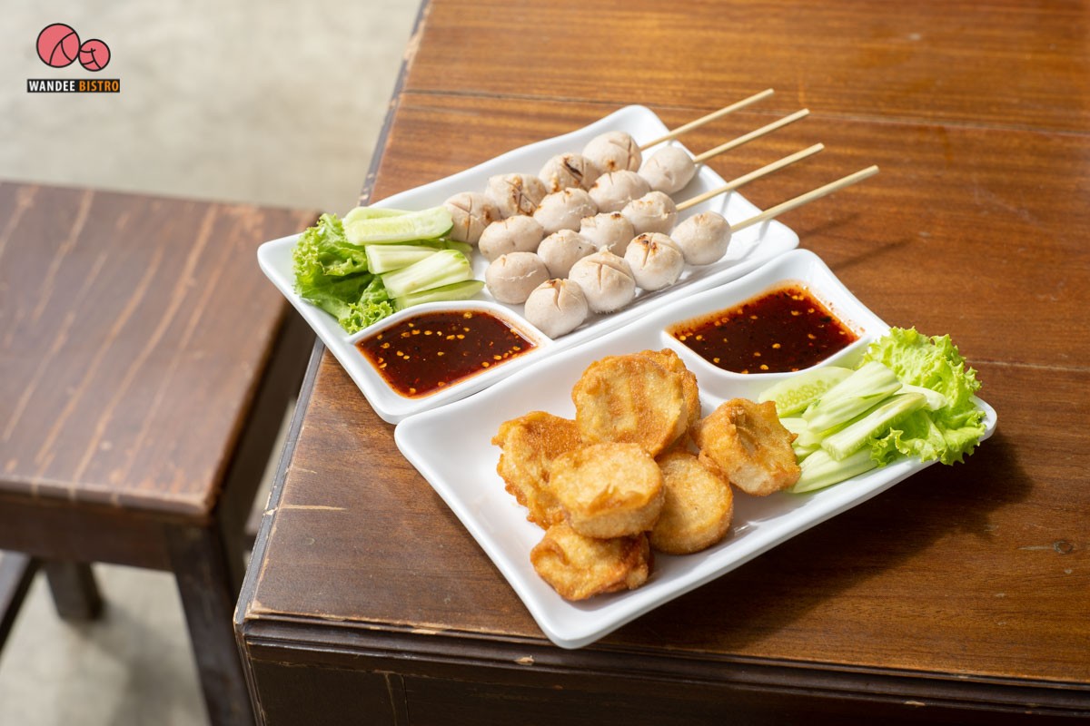 ร้านก๋วยเตี๋ยวไก่มะระบ้านฉัน สไตล์มินิมอล บรรยากาศเหมือนคาเฟ่ เก๋ปังนั่งชิลๆ ได้