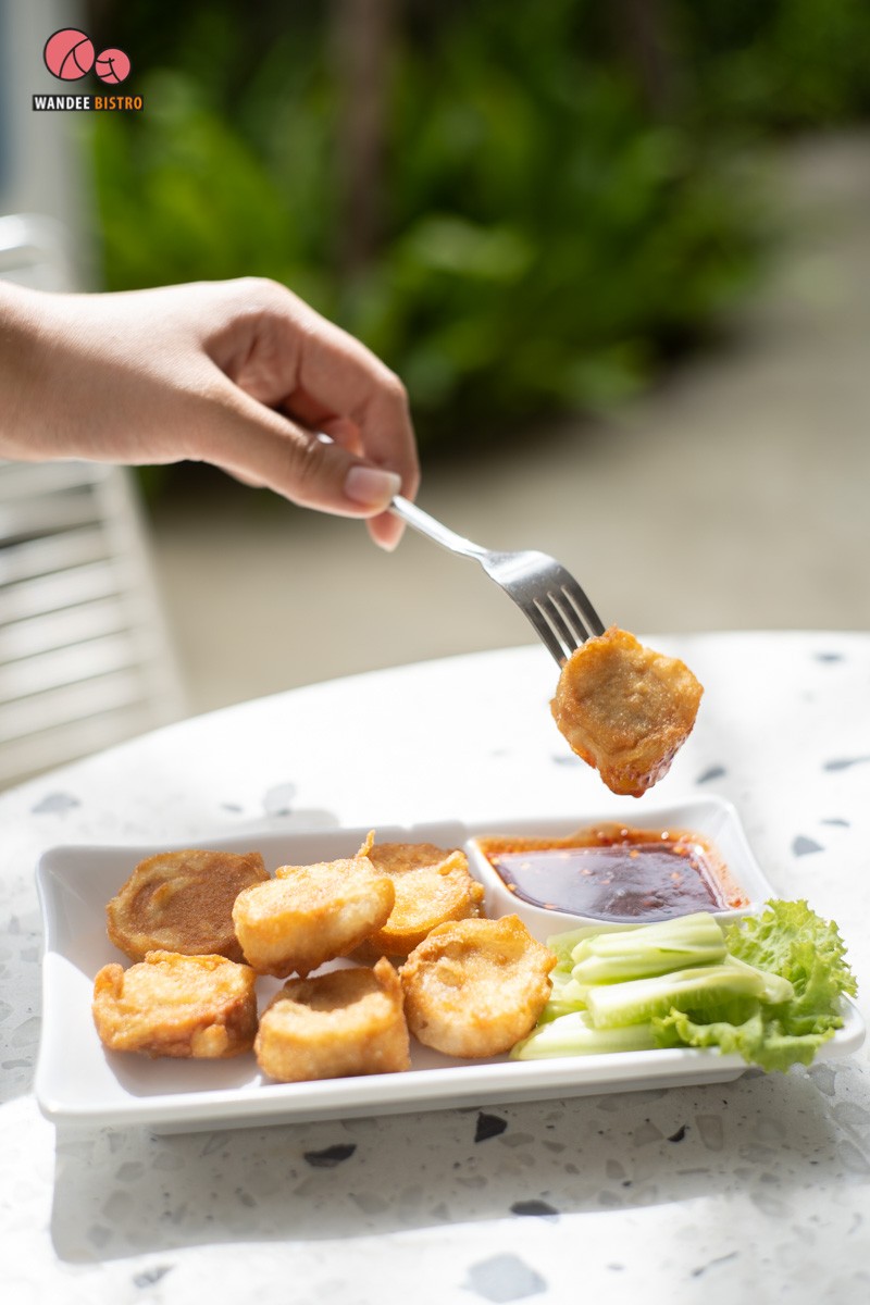 ร้านก๋วยเตี๋ยวไก่มะระบ้านฉัน สไตล์มินิมอล บรรยากาศเหมือนคาเฟ่ เก๋ปังนั่งชิลๆ ได้