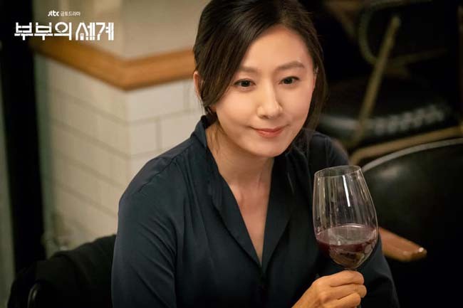 6 เคล็ดลับความสวย Kim Hee Ae จากซีรี่ส์ A World of Married Couple อายุเลข 5 แต่หน้าเด้งใสปิ๊ง