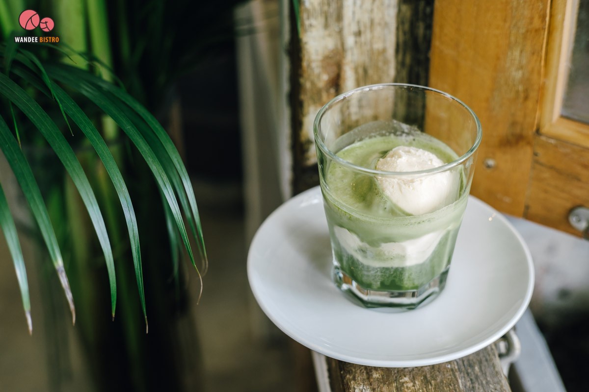 Amior Cafe & Fleuriste คาเฟ่ของคนรักดอกไม้