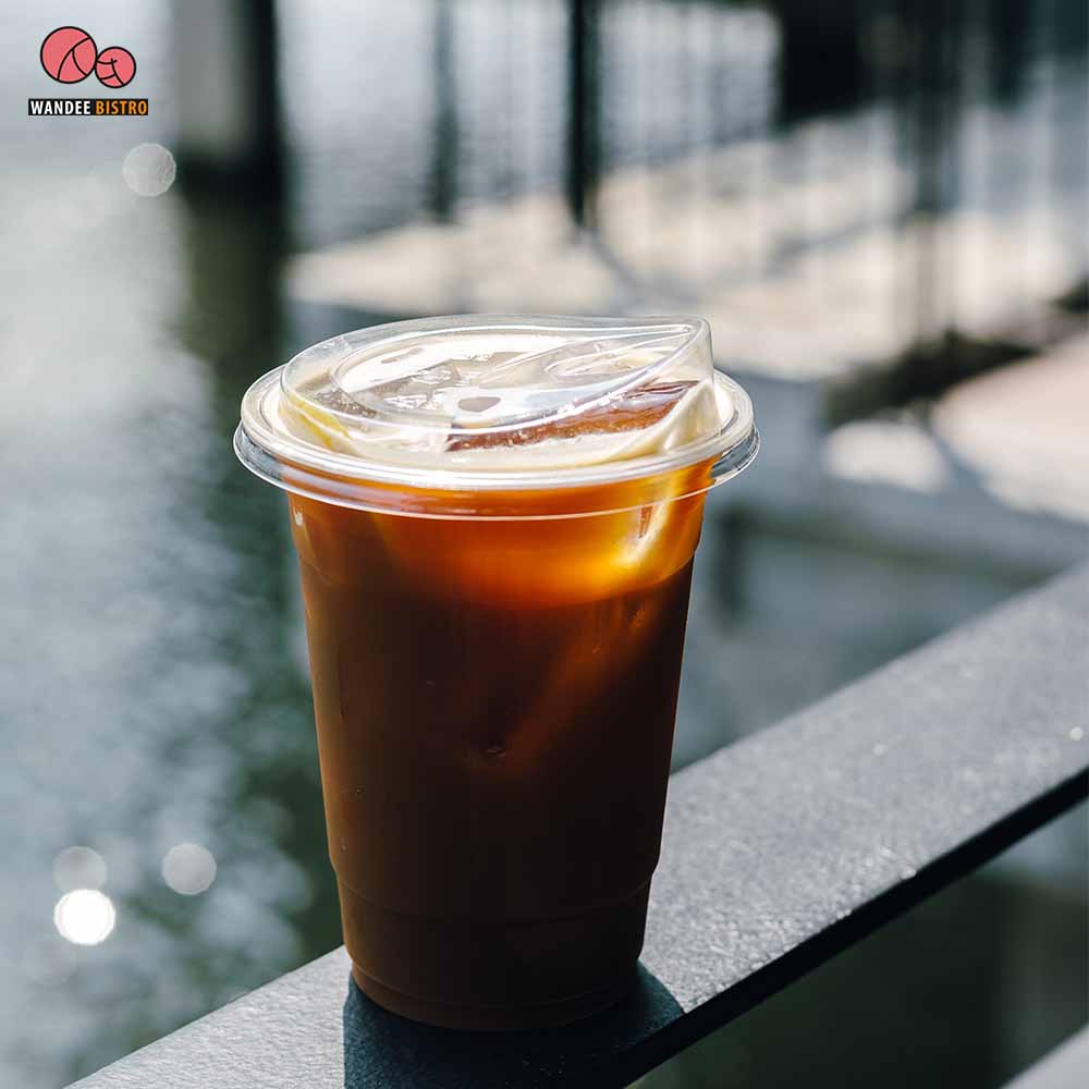 ใจยินดี (jaiyindee.cafe) คาเฟ่เล็กๆ เรียบง่าย โอบล้อมไปด้วยป่าในเมืองและอ่างเก็บน้ำ ที่สวนโมกข์ สวนรถไฟ