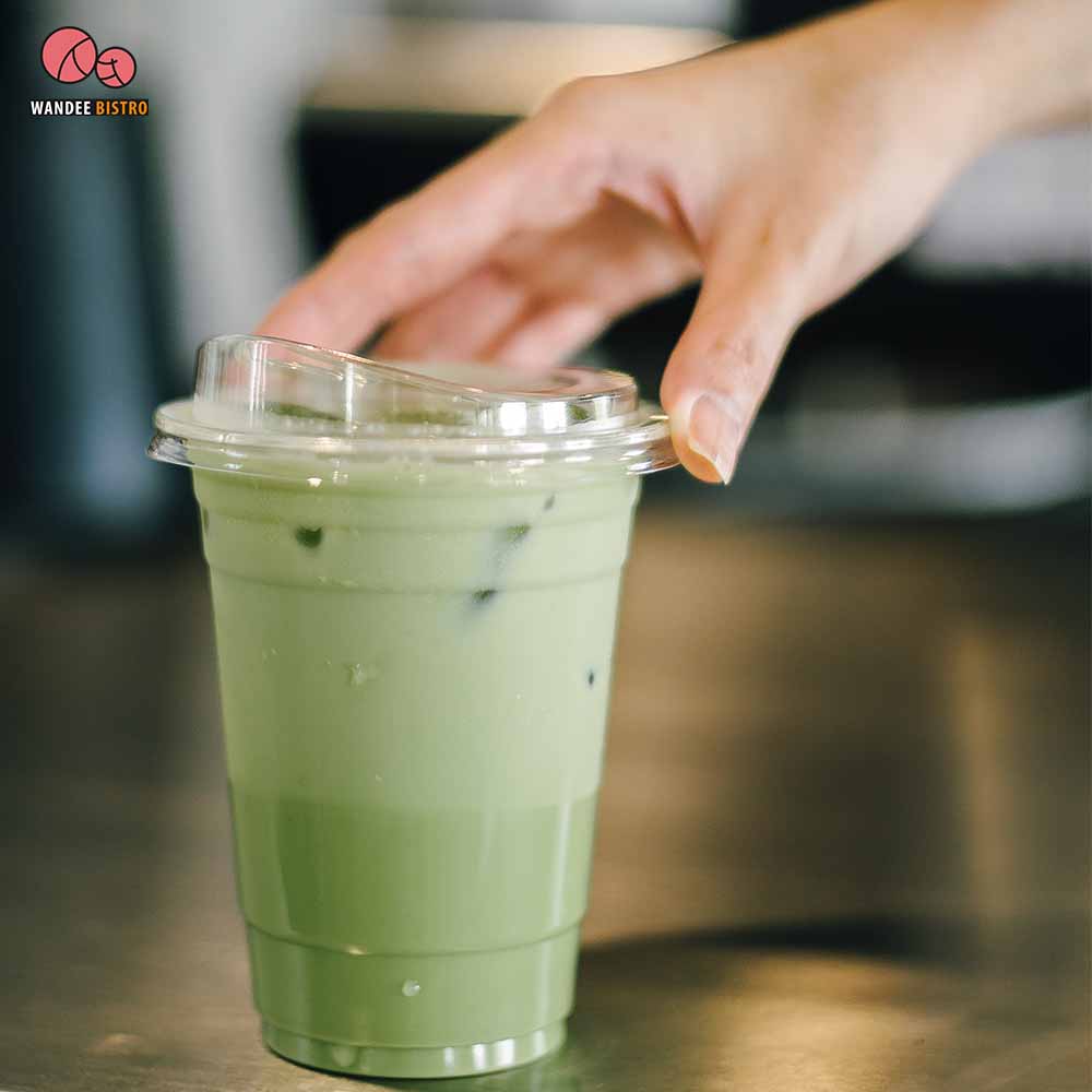 ใจยินดี (jaiyindee.cafe) คาเฟ่เล็กๆ เรียบง่าย โอบล้อมไปด้วยป่าในเมืองและอ่างเก็บน้ำ ที่สวนโมกข์ สวนรถไฟ