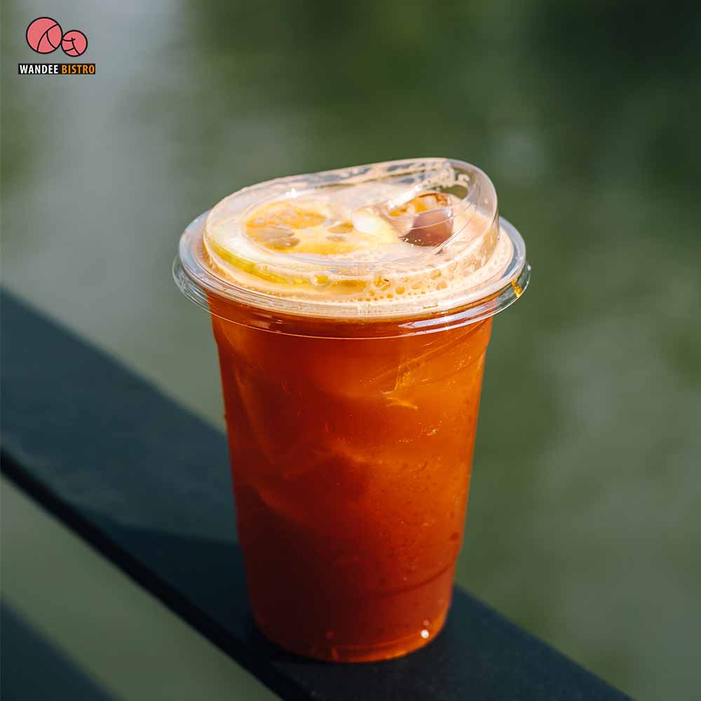 ใจยินดี (jaiyindee.cafe) คาเฟ่เล็กๆ เรียบง่าย โอบล้อมไปด้วยป่าในเมืองและอ่างเก็บน้ำ ที่สวนโมกข์ สวนรถไฟ