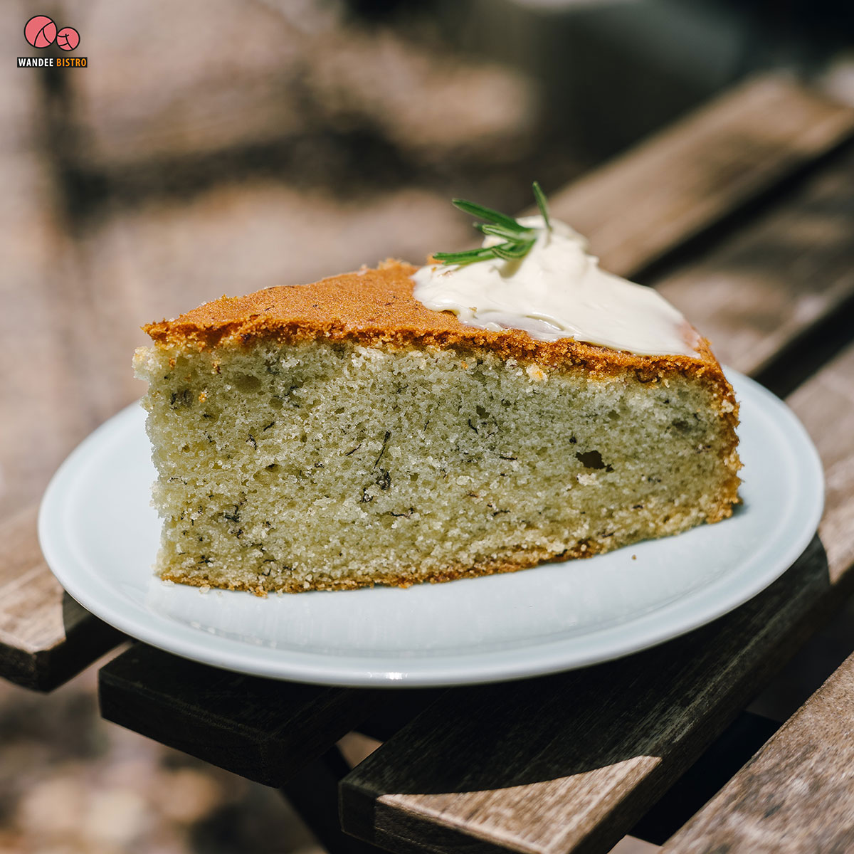 ดอกไม้ ประตู แจกัน คาเฟ่ฟิลลิ่งบ้าน ที่เต็มไปด้วยความงามจากศิลปะ