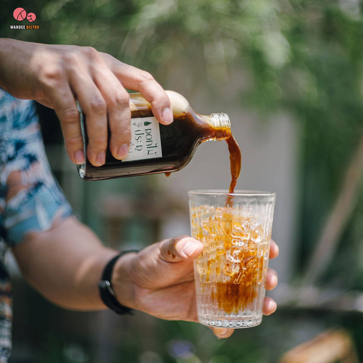 ดอกไม้ ประตู แจกัน คาเฟ่ฟิลลิ่งบ้าน ที่เต็มไปด้วยความงามจากศิลปะ