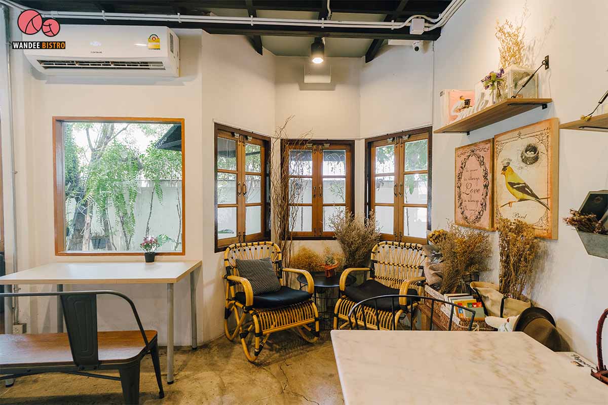 Poet House cafe คาเฟ่ย่านอารีย์ - บ้านหลังน้อยสุดชิลล์ เหมาะกับการพักผ่อน
